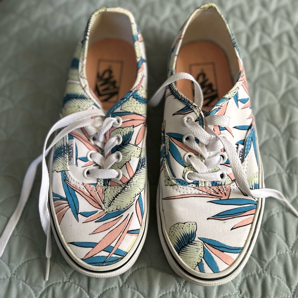 VANS Classics - Limited Edition Tropical Leaves - Women’s 5.5 - Men’s 4.0